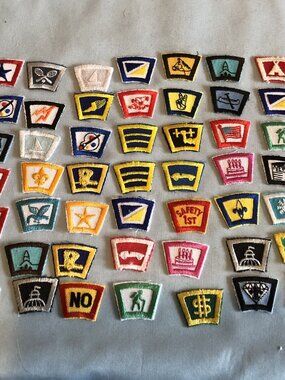 LARGE LOT of 84 Boy Scout Merit Badges + Cub Scout Arrow Point Patches #F32